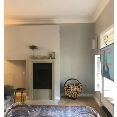 Modern In The Old Town Daire